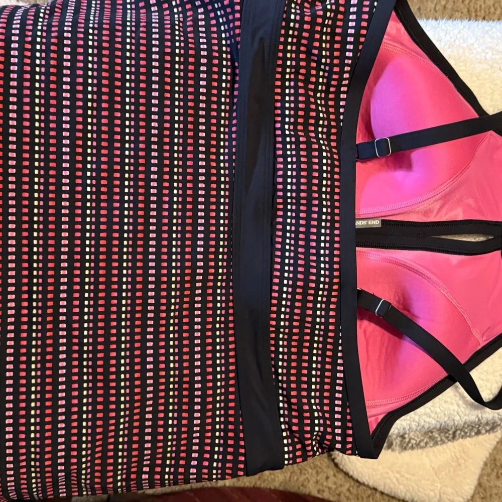Lands' End Black and Red Tankini swim top - Picture 2 of 2